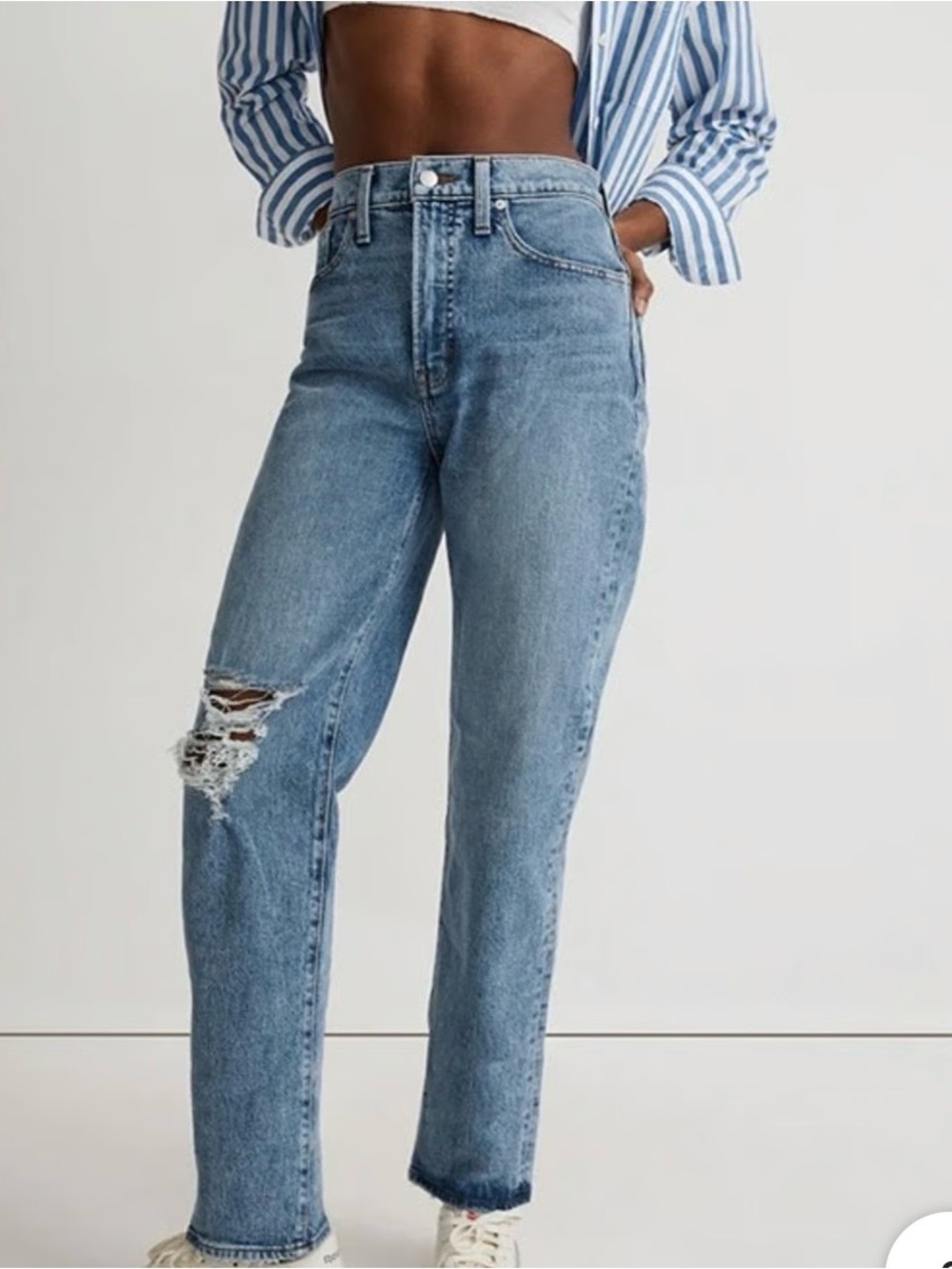 Madewell Light Blue Straight-Leg Jeans with Distressed Knee